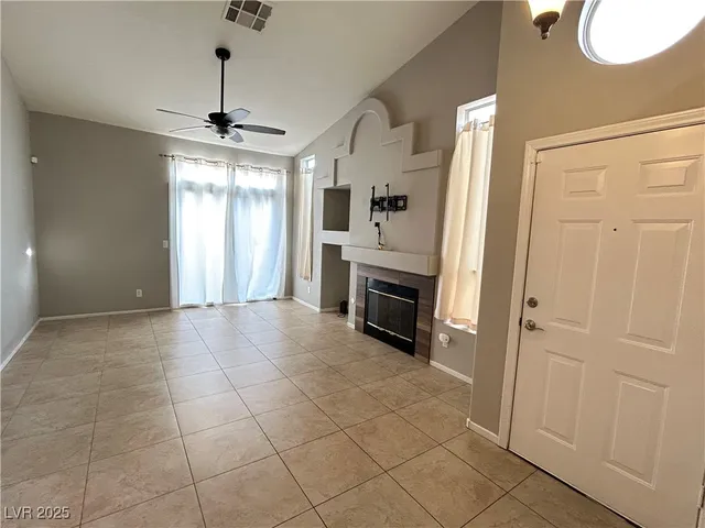 $2,000 | 7621 Prairie Corners Drive, Las Vegas, NV 89128