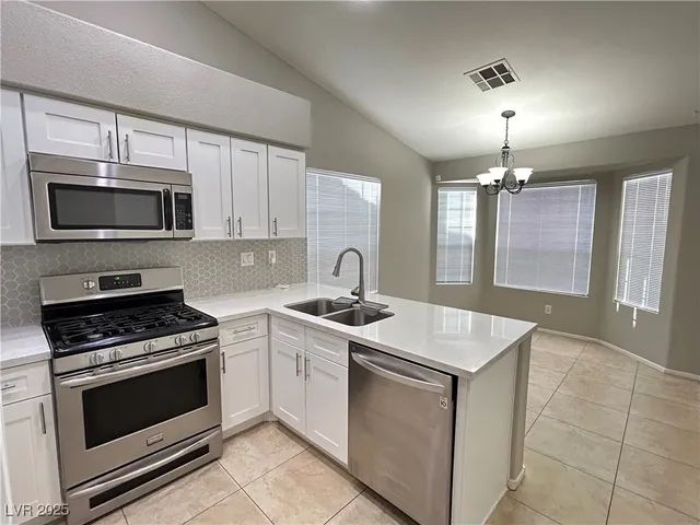 $2,000 | 7621 Prairie Corners Drive, Las Vegas, NV 89128