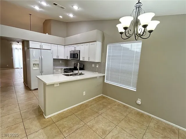 $2,000 | 7621 Prairie Corners Drive, Las Vegas, NV 89128