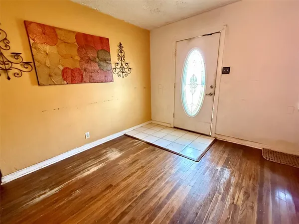 $105,000 | 1014 North Arcola Street, Angleton, TX 77515