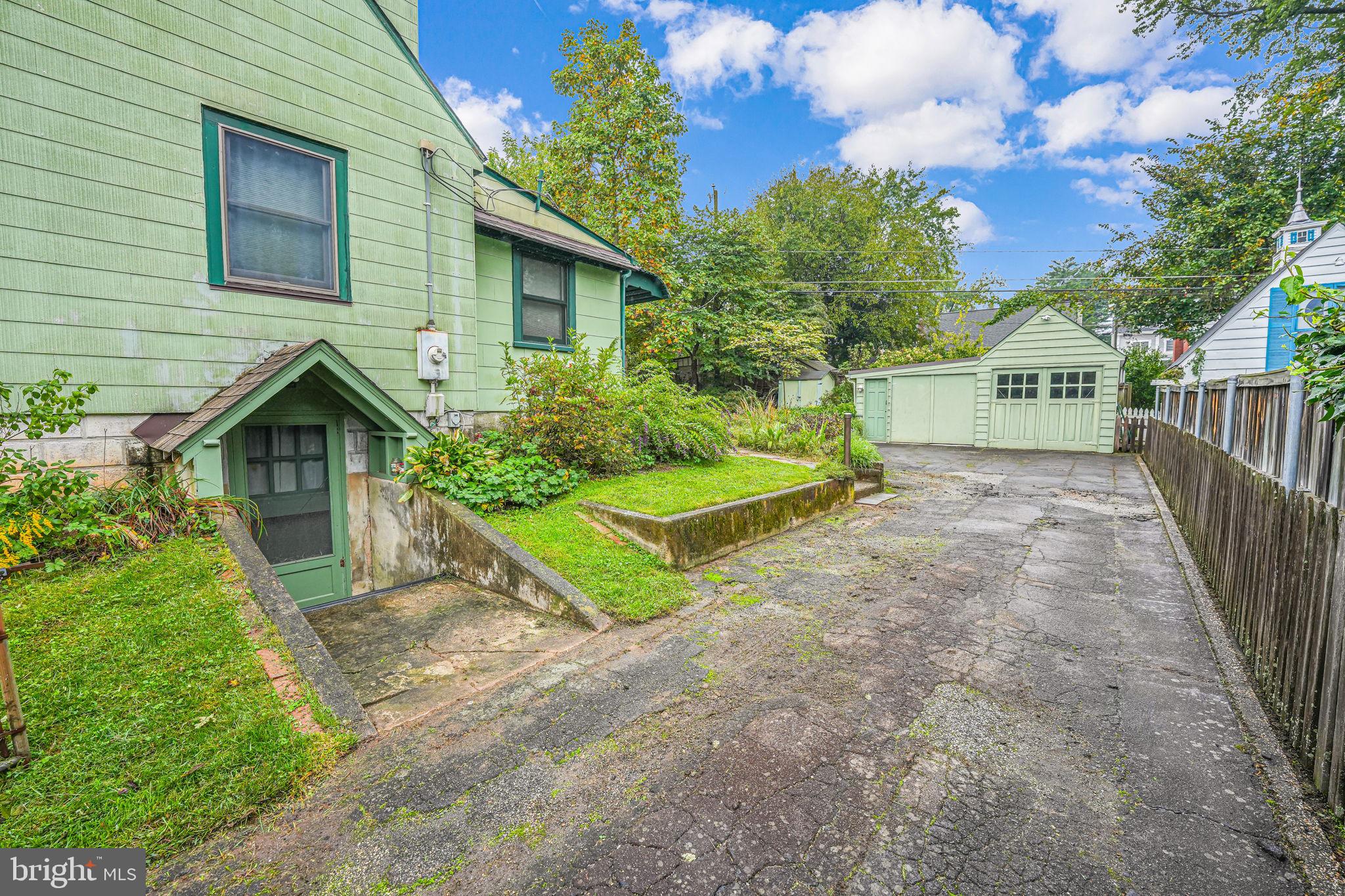 2814 Summerfield Road Falls Church, VA 22042 - Photo 28 of 32 Driveway