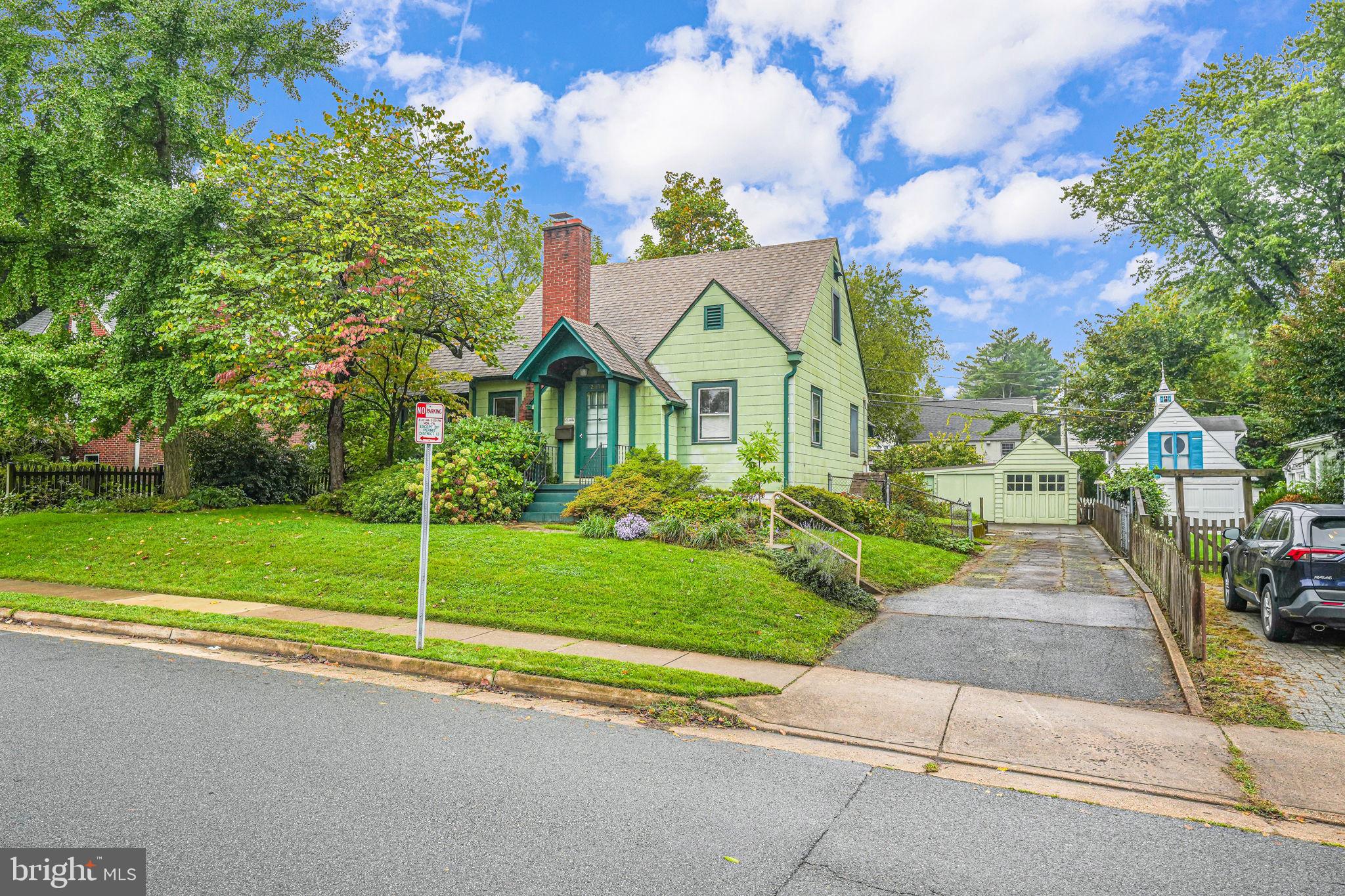 2814 Summerfield Road Falls Church, VA 22042 - Photo 3 of 32 Front Exterior