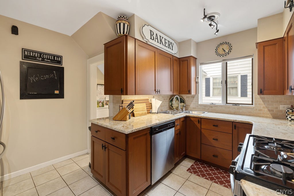 223 Wellington Road DeWitt, NY 13214 - Photo 18 of 44