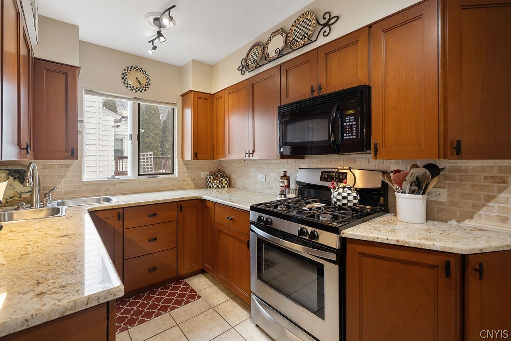 223 Wellington Road DeWitt, NY 13214 - Photo 3 of 44