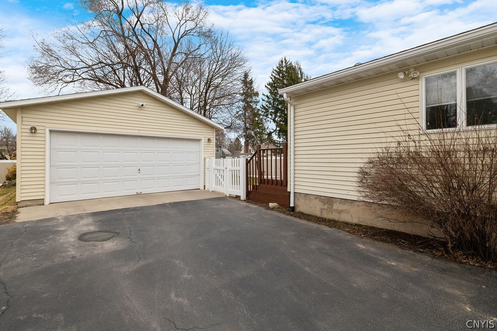 223 Wellington Road DeWitt, NY 13214 - Photo 40 of 44