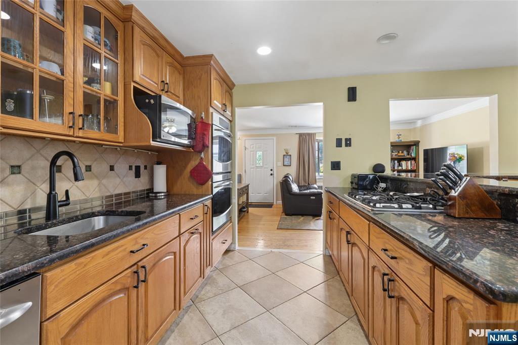 53 Yahara Avenue Rutherford, NJ 07070 - Photo 8 of 26