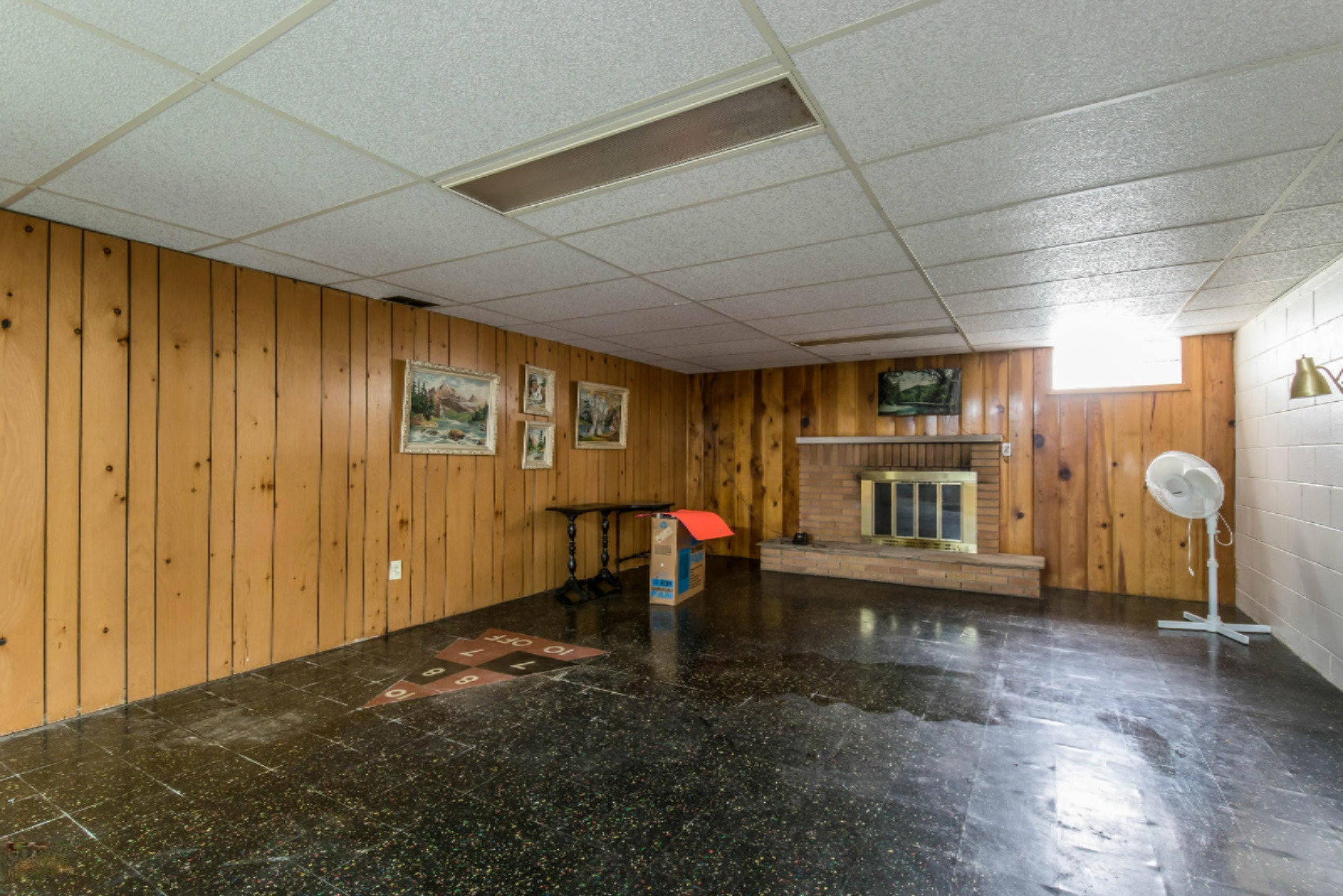 1022 Hampden Road Muskegon, MI 49441 - Photo 21 of 35 022-Recreation_Room-4232064-medium