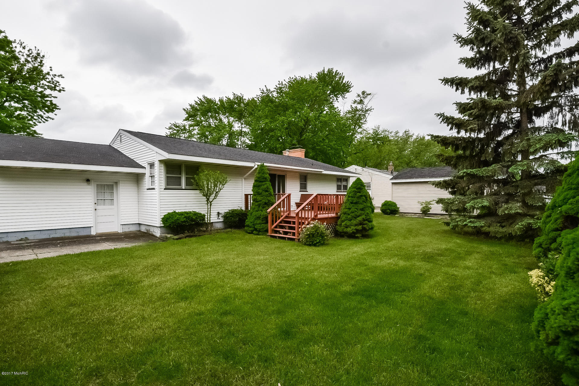 1022 Hampden Road Muskegon, MI 49441 - Photo 32 of 35 030-Rear_View-4232038-medium