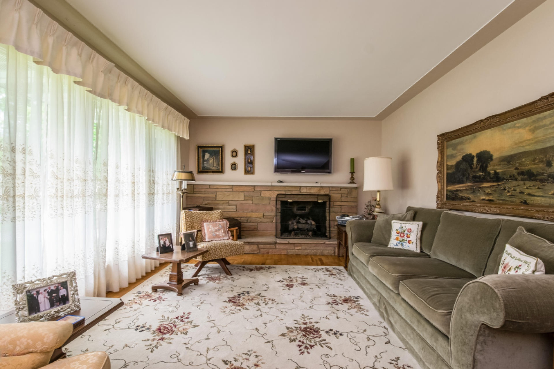 1022 Hampden Road Muskegon, MI 49441 - Photo 7 of 35 007-Living_Room-4232066-medium