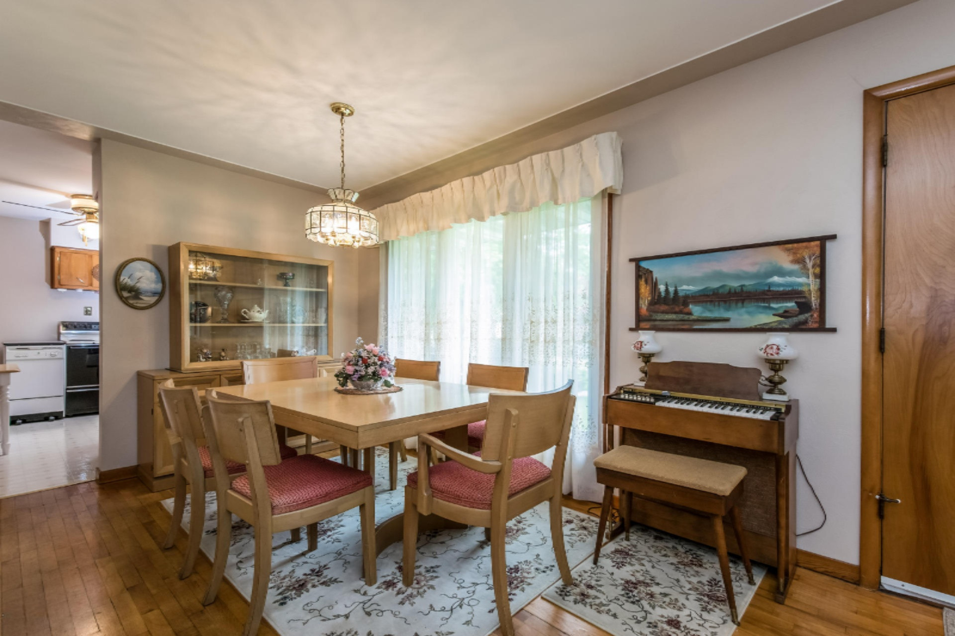 1022 Hampden Road Muskegon, MI 49441 - Photo 8 of 35 008-Dining_Room-4232061-medium