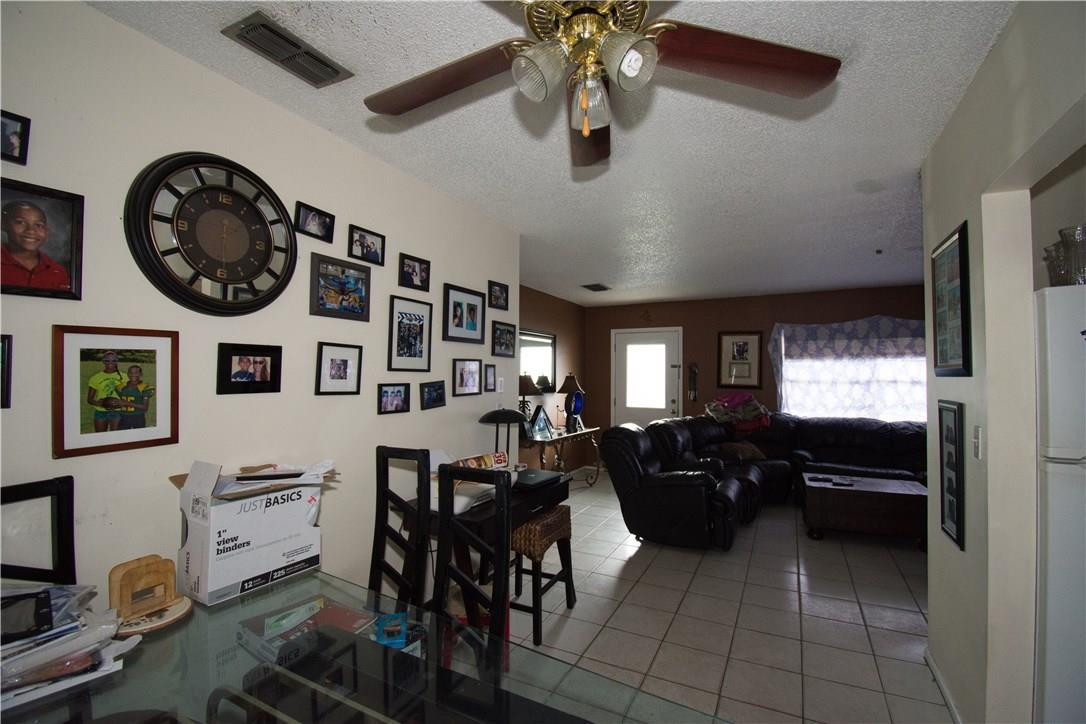 19449 Liberty Road Boca Raton, FL 33434 - Photo 3 of 11 Photo 3