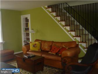 403 Old Farm Road Cheltenham, PA 19095 - Photo 4 of 10 Living Room