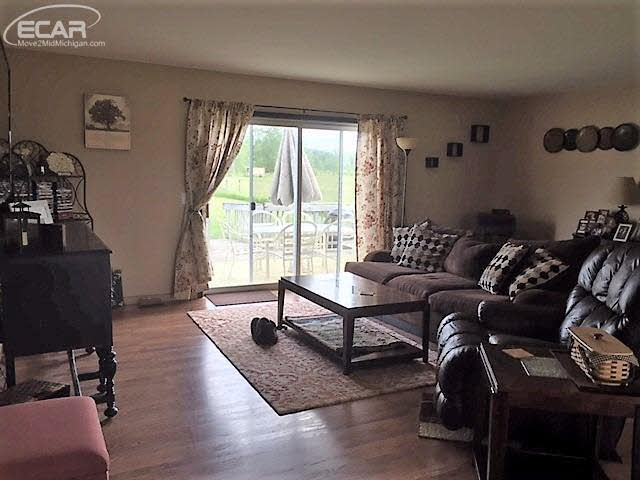 4051 Baldwin Road Grand Blanc, MI 48439 - Photo 7 of 25 21302508-6.JPG