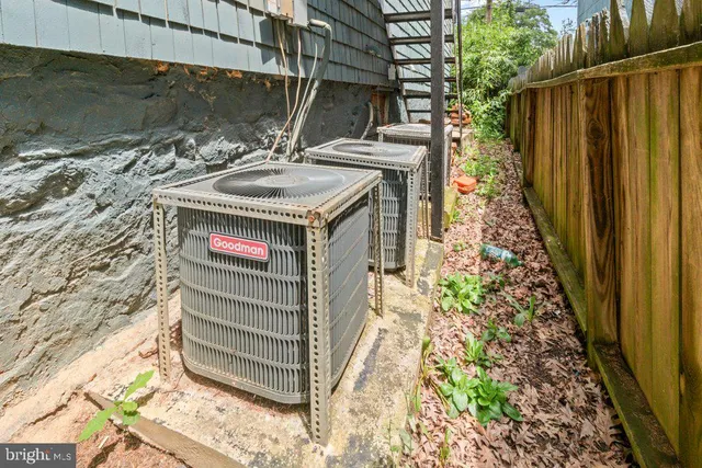 a sign that is on the side of a brick wall