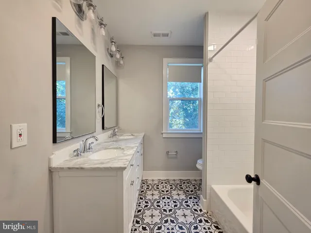 $3,200 | 602 West 19th Street, Wilmington, DE 19802