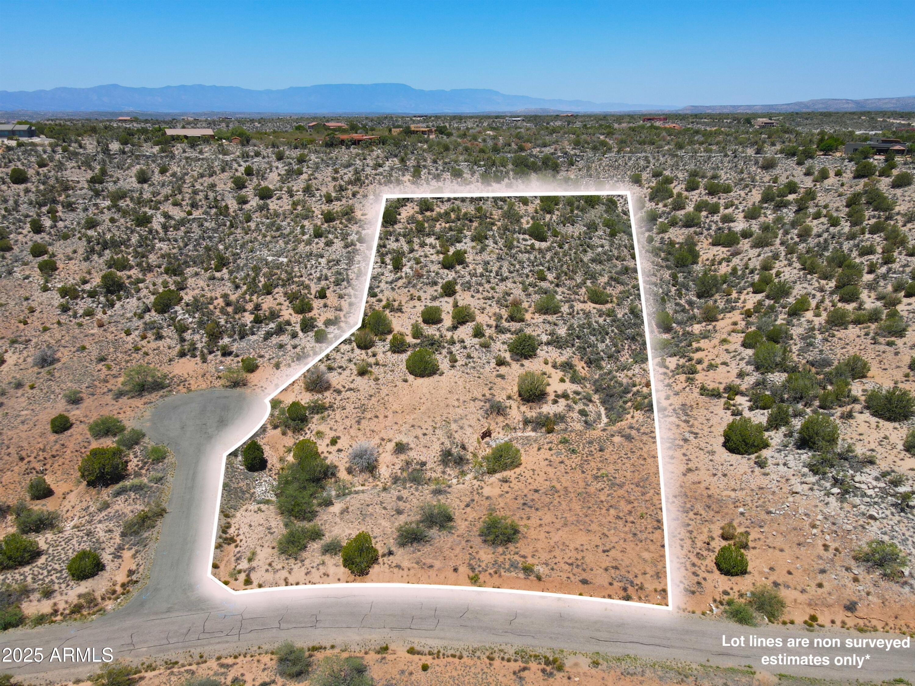 4890 North Falcon View Drive, Unit 154 Rimrock, AZ 86335 - Photo 4 of 9 a bathroom with a bathtub and a shower