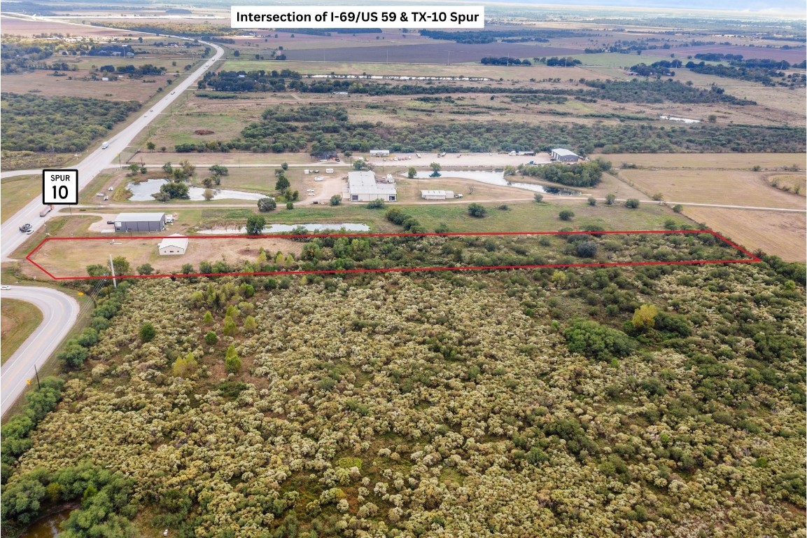 1585 Patton / Tx-10 Spur Rosenberg, TX 77471 - Photo 5 of 36 a view of a dry yard with wooden fence