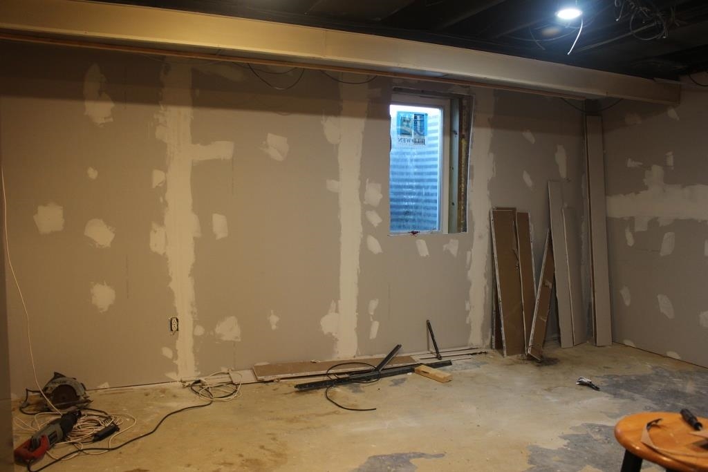2870 Karr Road Belvidere, IL 61008 - Photo 14 of 22 a room with a mirror and gym equipment