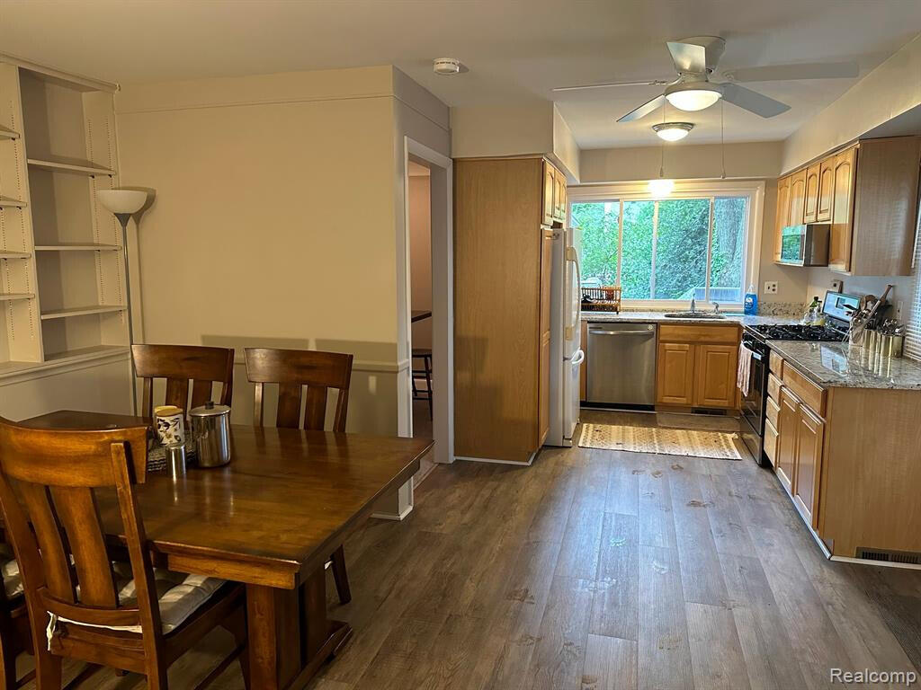 22734 Chestnut Tree Novi, MI 48375 - Photo 11 of 42 breakfast 1