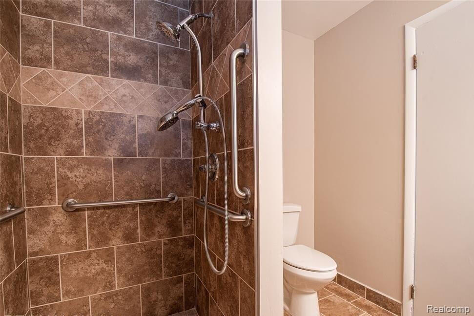 22734 Chestnut Tree Novi, MI 48375 - Photo 25 of 42 Primary bath1