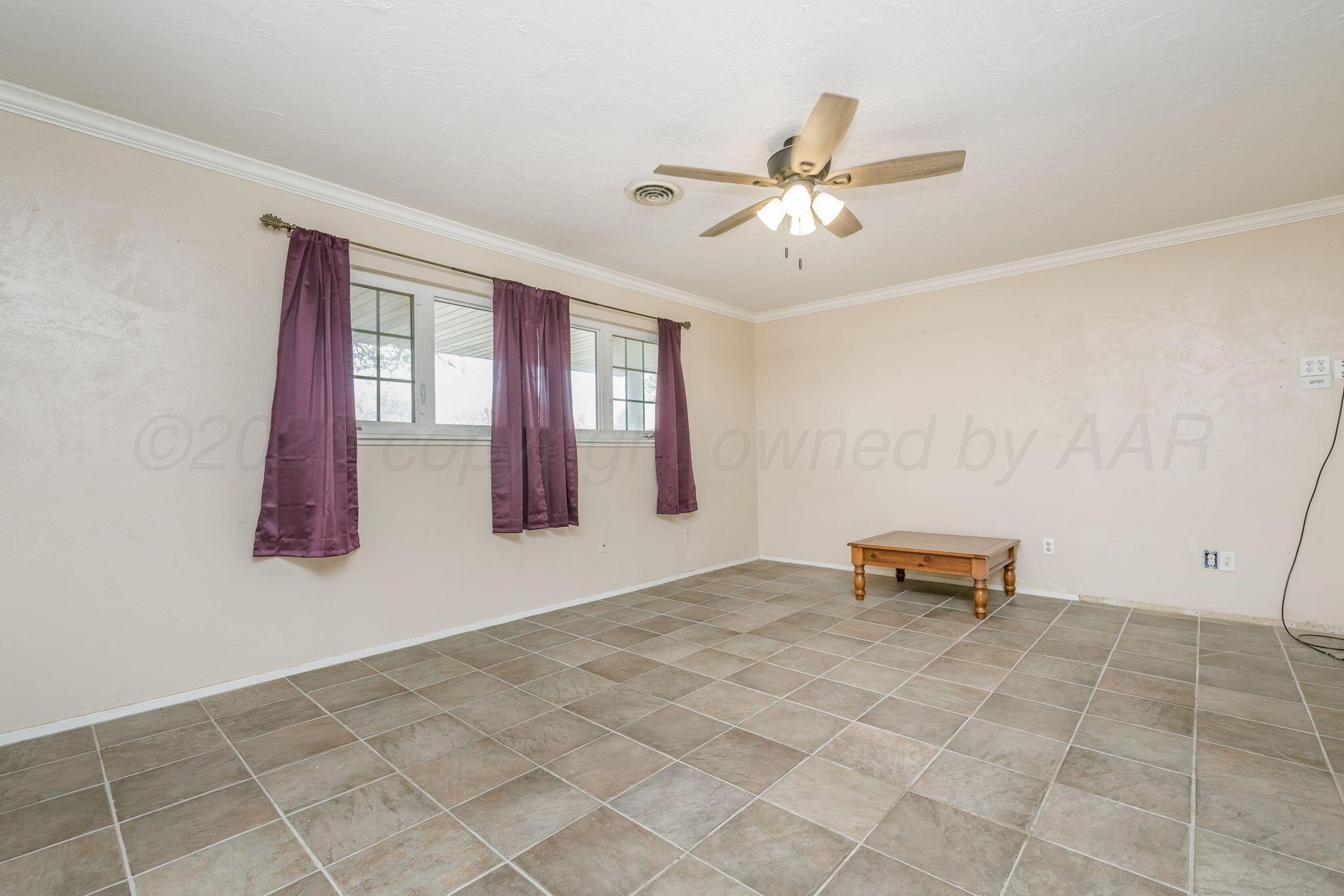206 Rosemary Lane Amarillo, TX 79119 - Photo 6 of 35 206 Rosemary Ln 09