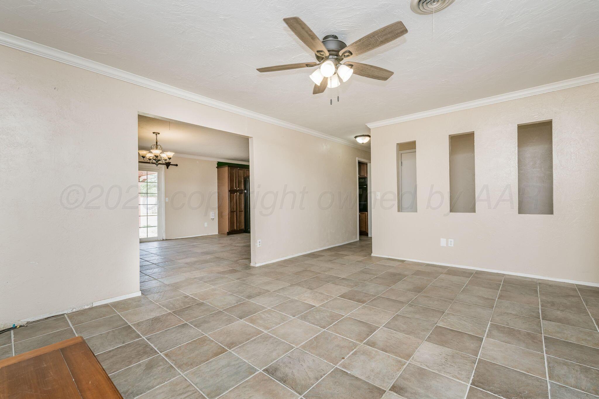 206 Rosemary Lane Amarillo, TX 79119 - Photo 7 of 35 206 Rosemary Ln 10