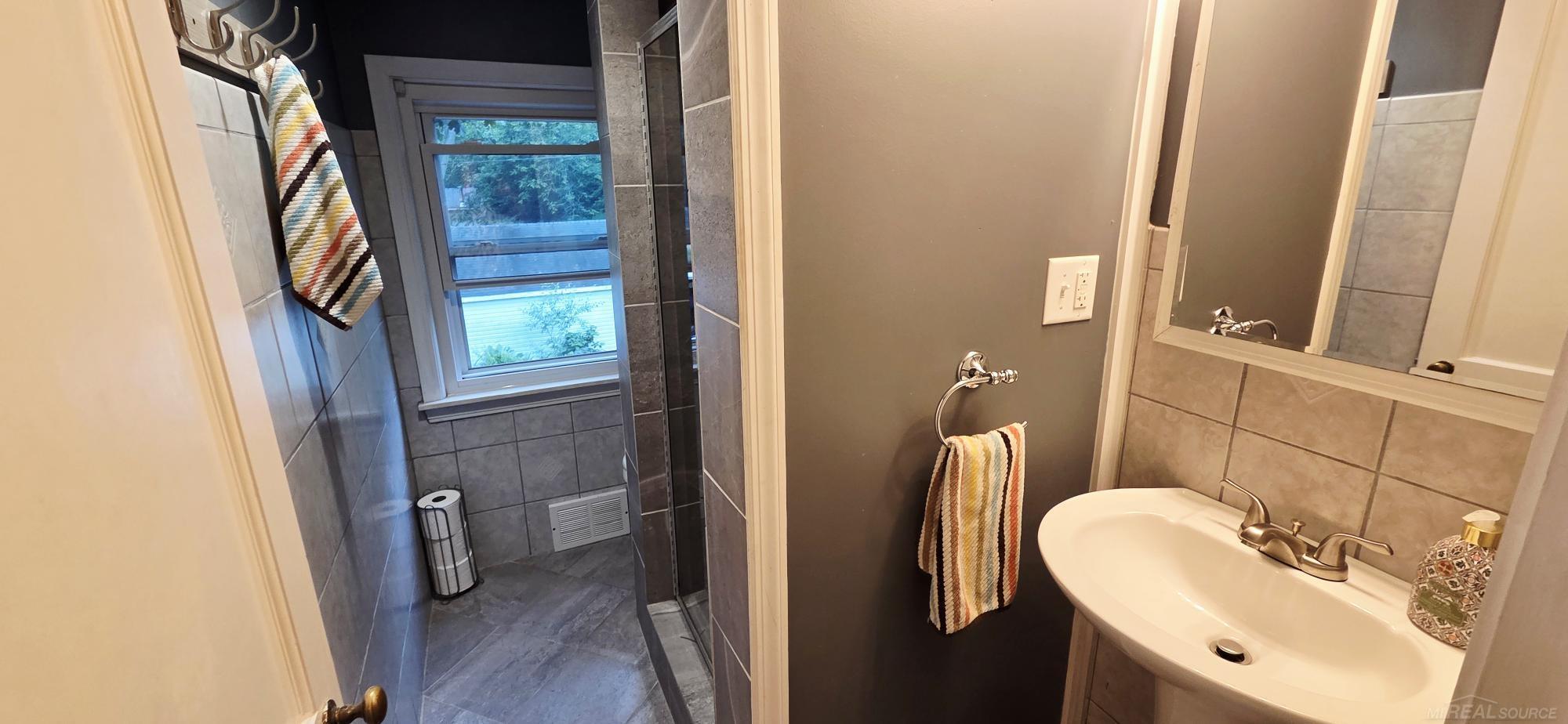 4579 Lakeshore Road Fort Gratiot, MI 48059 - Photo 21 of 29