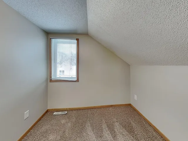 $1,995 | 123 4th Avenue East, Shakopee, MN 55379