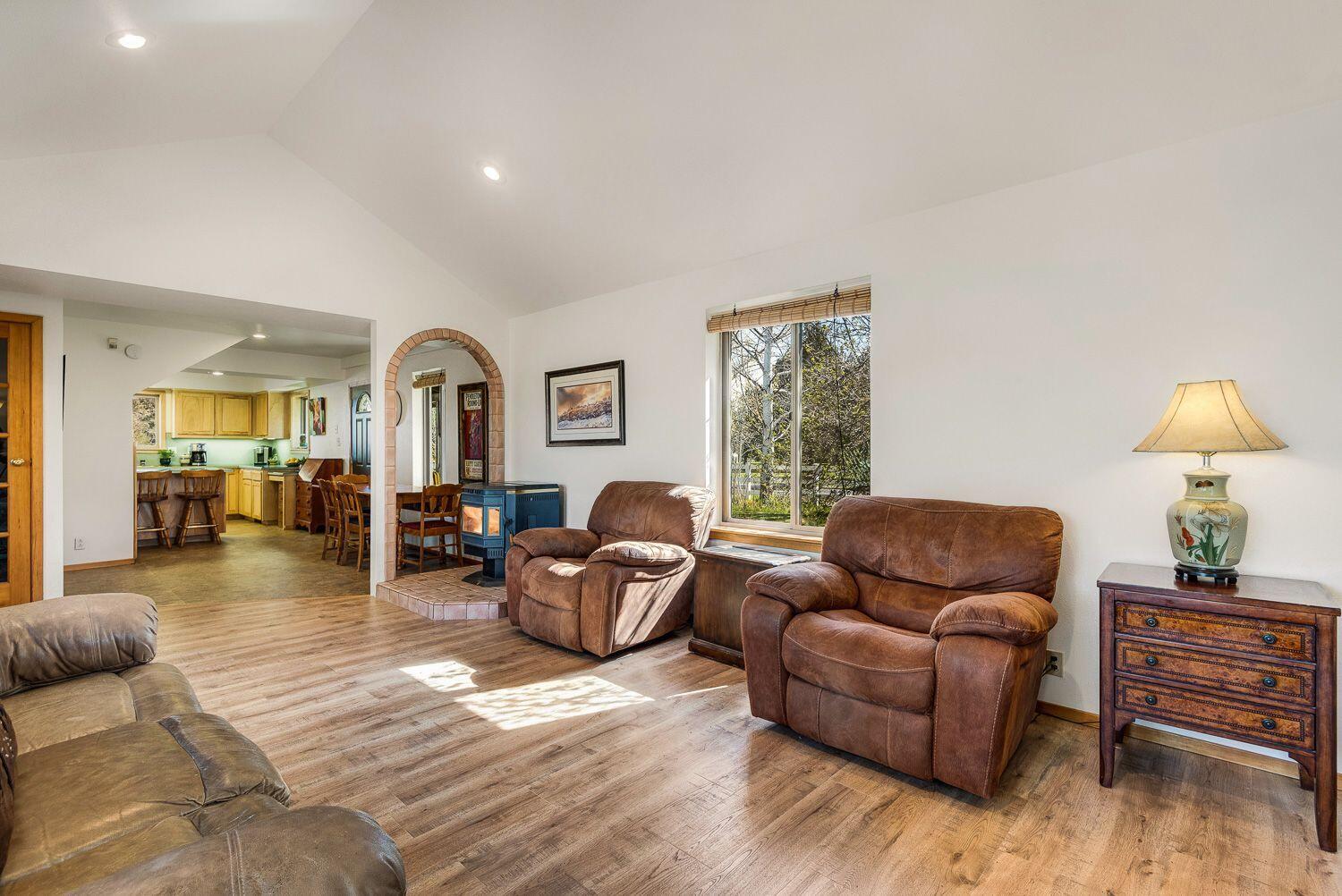 65325 Gerking Market Road Bend, OR 97703 - Photo 17 of 39 FZXK3qVA