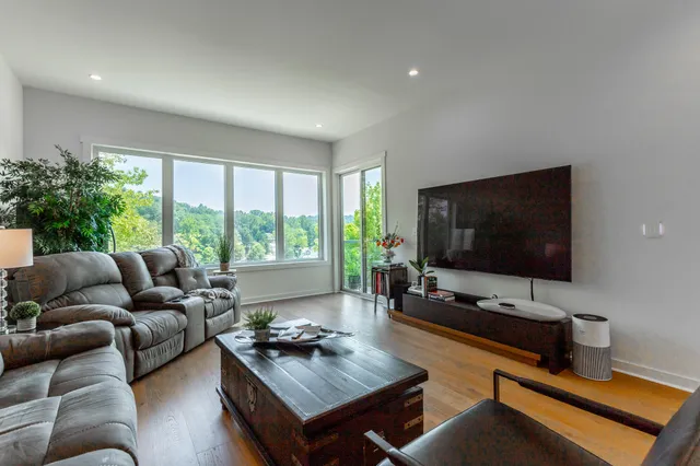 $2,500 | 411 Fairpoint Street, Unit 308, Chattanooga, TN 37405