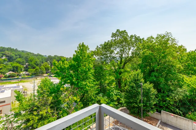 $2,500 | 411 Fairpoint Street, Unit 308, Chattanooga, TN 37405