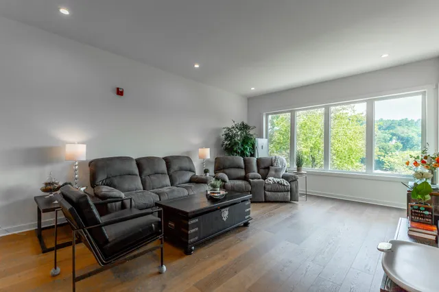 $2,500 | 411 Fairpoint Street, Unit 308, Chattanooga, TN 37405