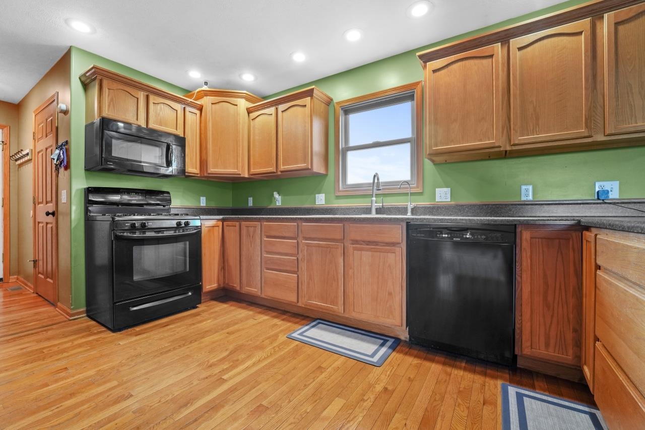 8433 East 30 Road Cadillac, MI 49601 - Photo 9 of 40 1913502-8.JPG
