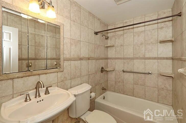 325 Dukes Road Colonia, NJ 07067 - Photo 13 of 22 Gallery Image 13