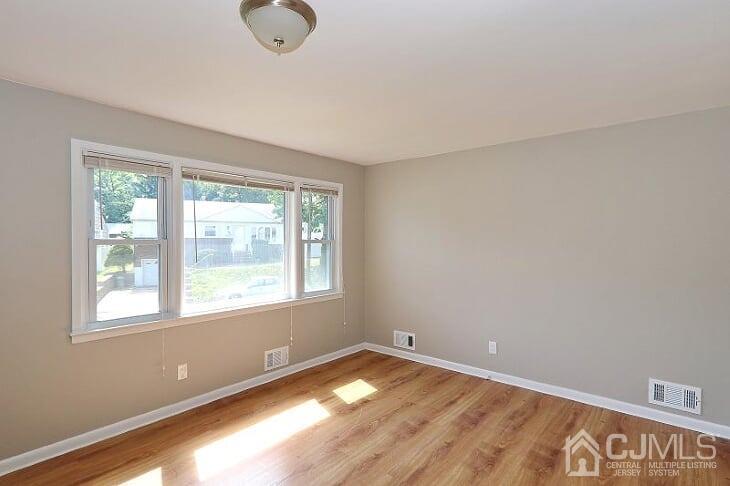 325 Dukes Road Colonia, NJ 07067 - Photo 5 of 22 Gallery Image 5