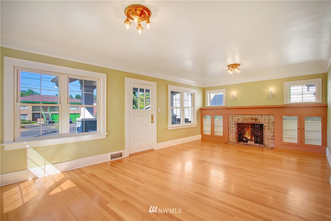 7916 Renton Avenue South Seattle, WA 98118 - Photo 2 of 18