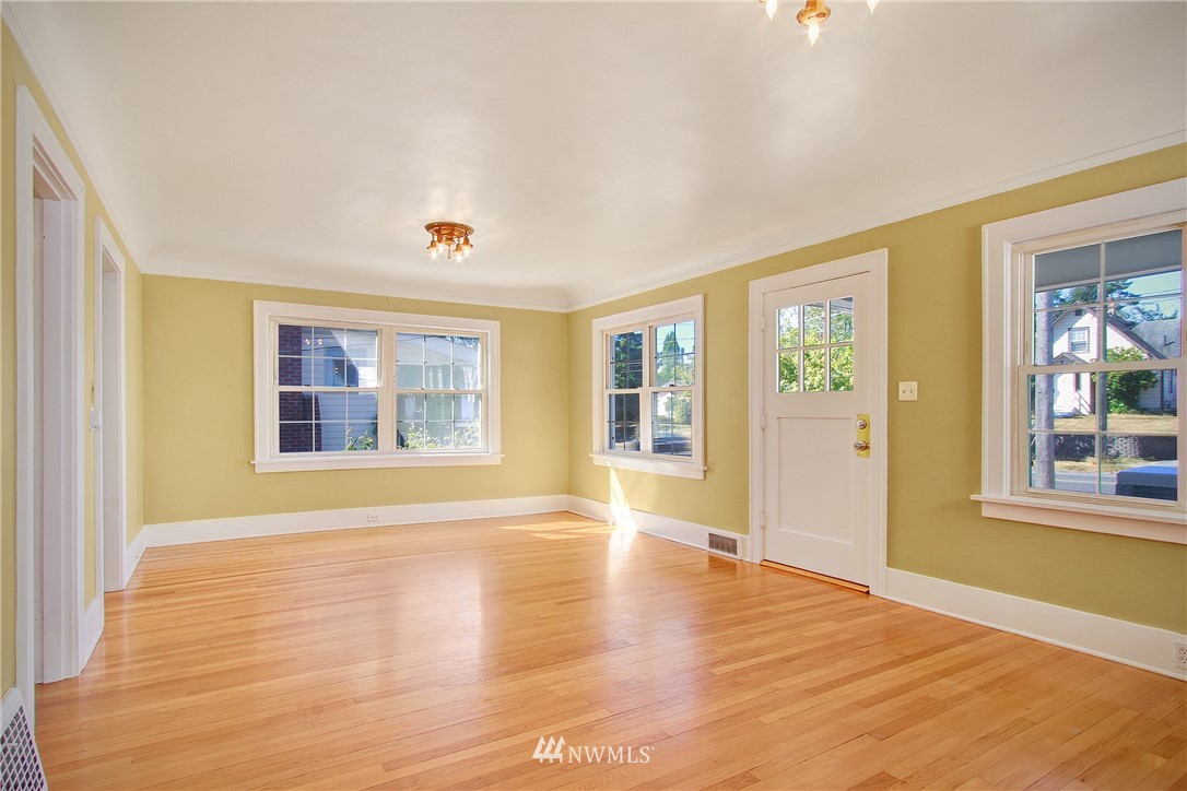 7916 Renton Avenue South Seattle, WA 98118 - Photo 3 of 18