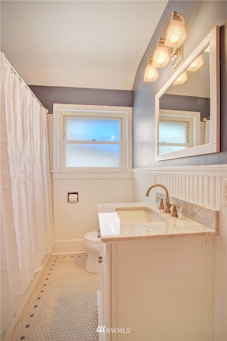 7916 Renton Avenue South Seattle, WA 98118 - Photo 8 of 18