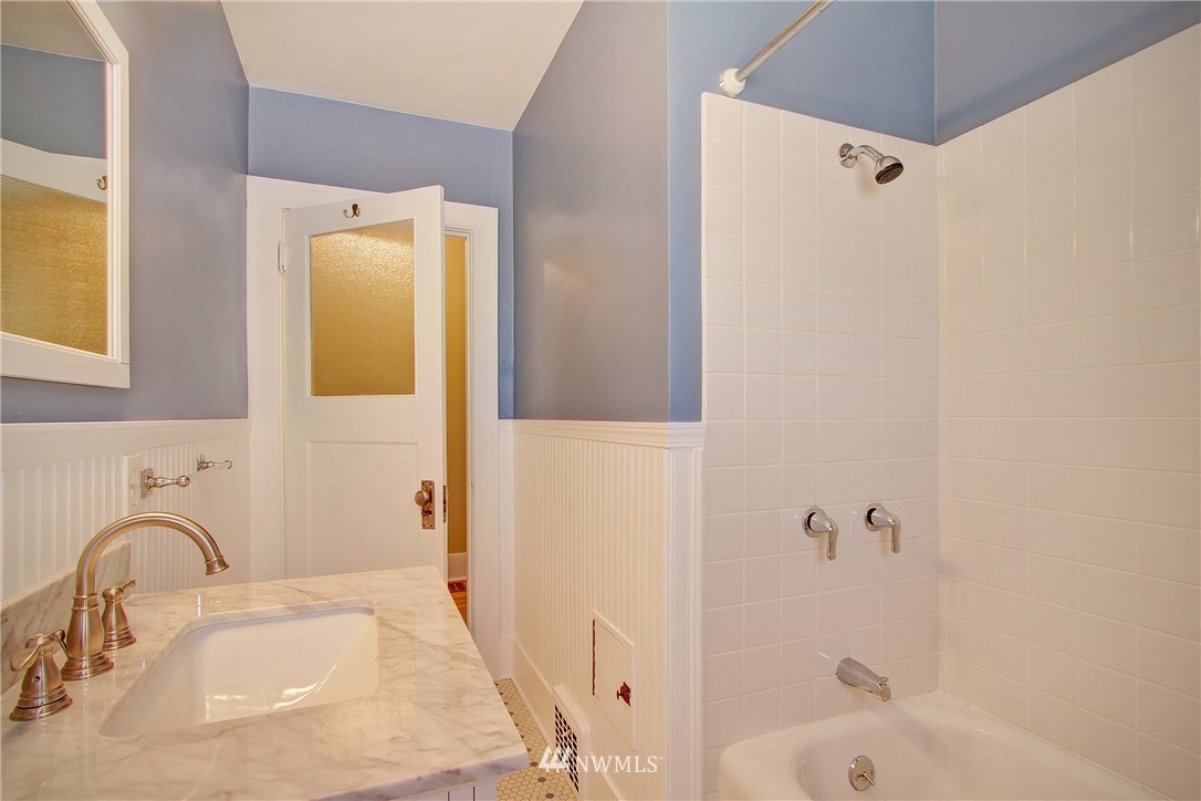 7916 Renton Avenue South Seattle, WA 98118 - Photo 9 of 18