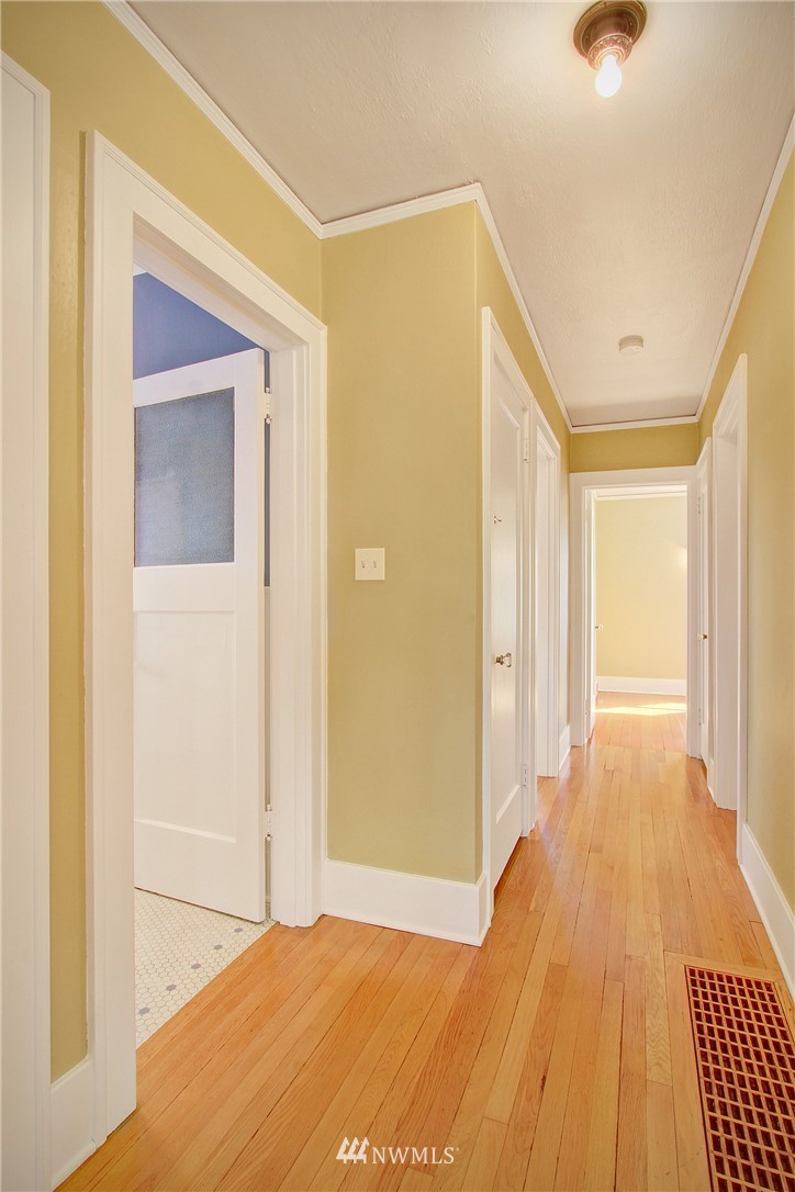 7916 Renton Avenue South Seattle, WA 98118 - Photo 10 of 18