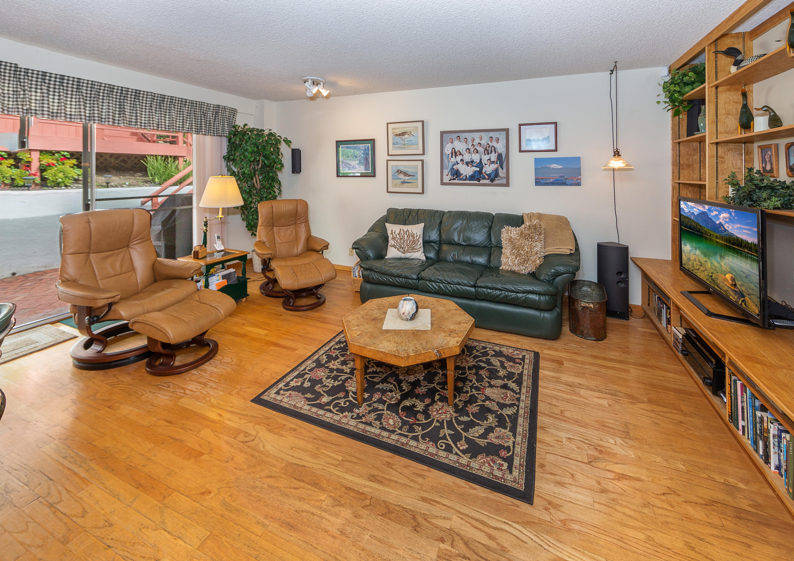 1124 Manitou Road Santa Barbara, CA 93101 - Photo 6 of 23 15-7