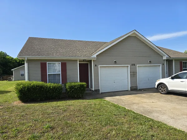 $1,150 | 273 Executive Avenue, Unit A, Clarksville, TN 37042