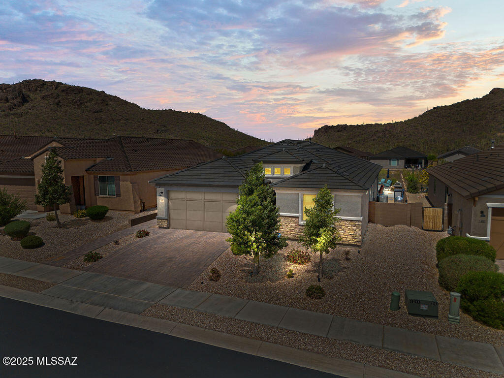 8451 North Lone Ranger Road Tucson, AZ 85743 - Photo 6 of 43 Gallery Image 6