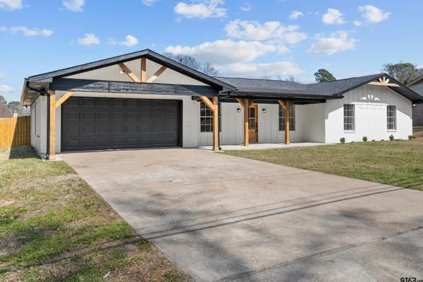 $374,500 | 3456 Meadowdale, Flint, TX 75762