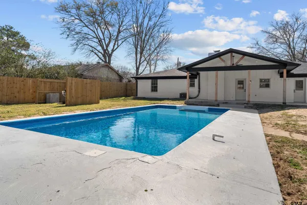 $374,500 | 3456 Meadowdale, Flint, TX 75762