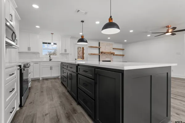 $374,500 | 3456 Meadowdale, Flint, TX 75762