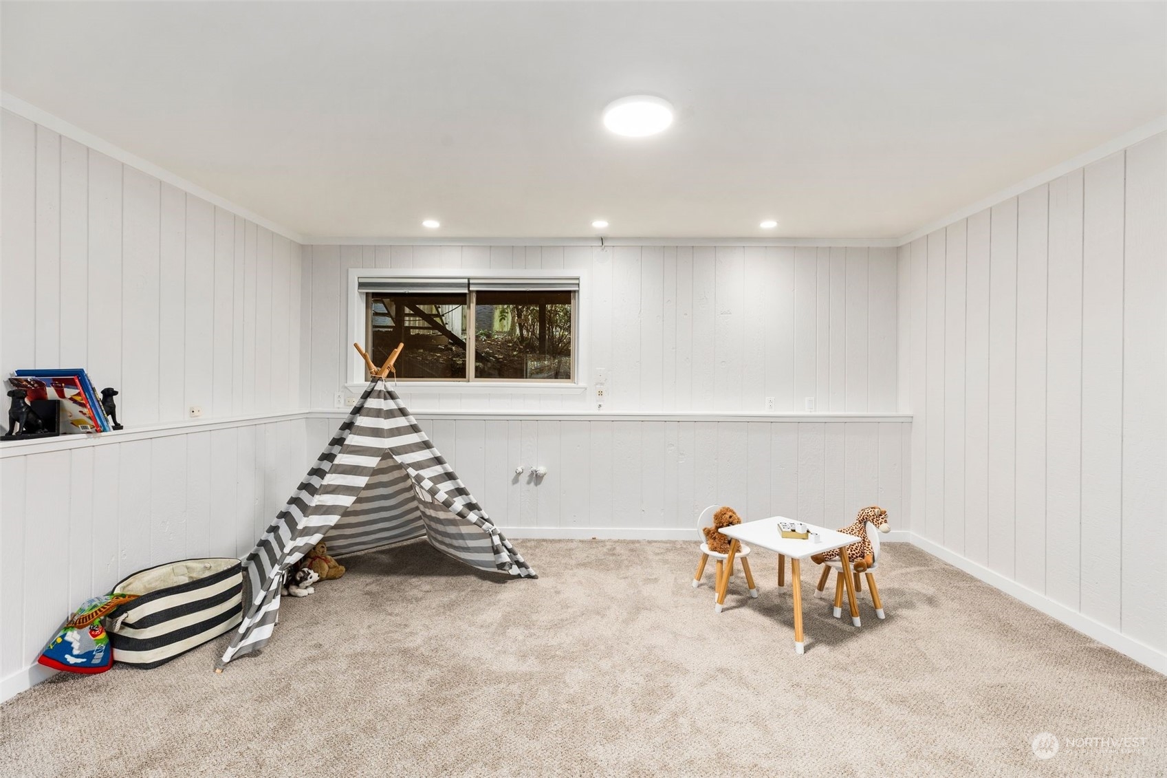 16304 128th Place Southeast Renton, WA 98058 - Photo 22 of 31 an empty room with windows