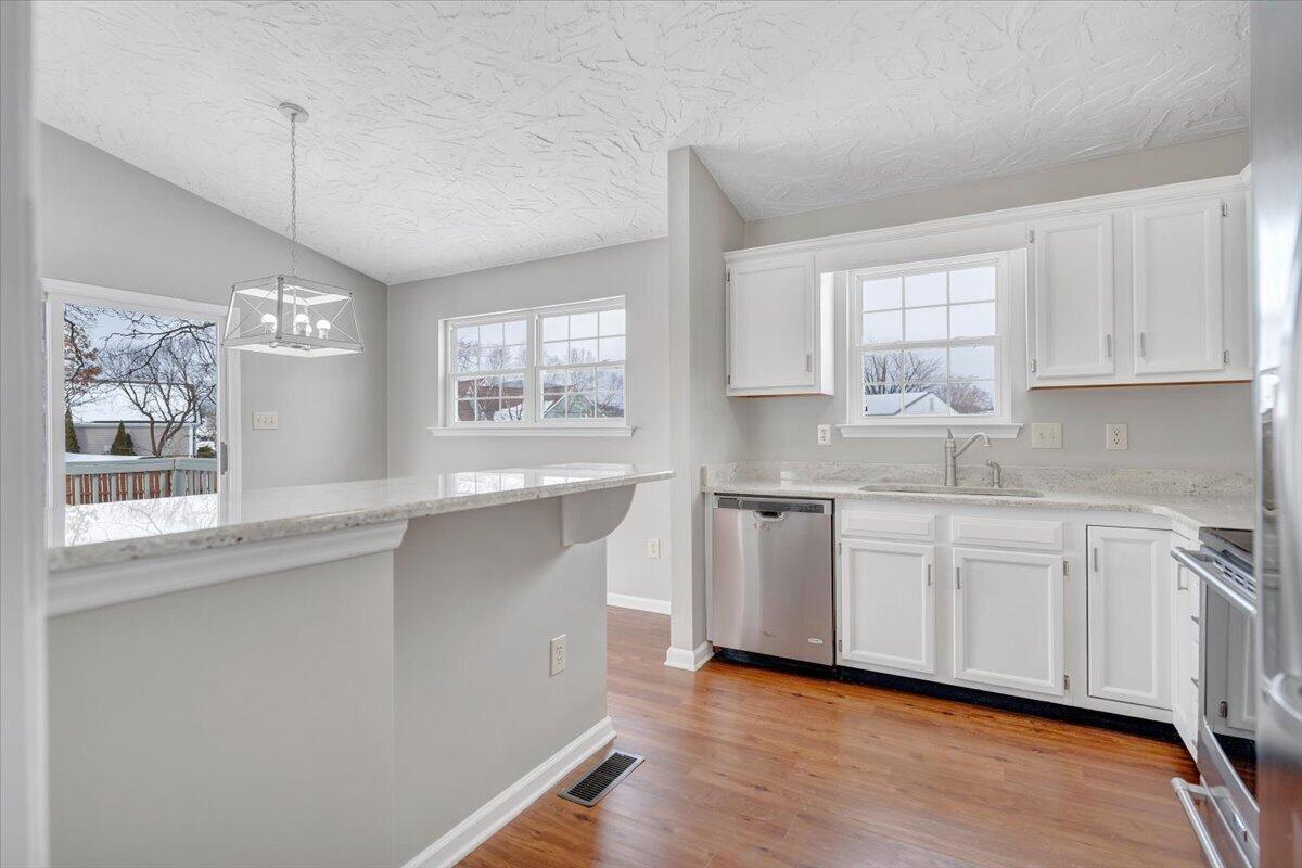 5957 Plantation Road Roanoke, VA 24019 - Photo 12 of 30 017-MIB04147