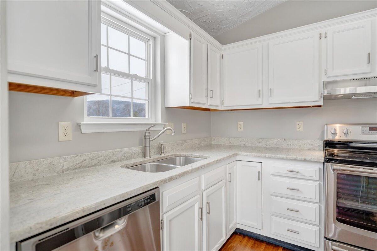 5957 Plantation Road Roanoke, VA 24019 - Photo 15 of 30 014-MIB04138