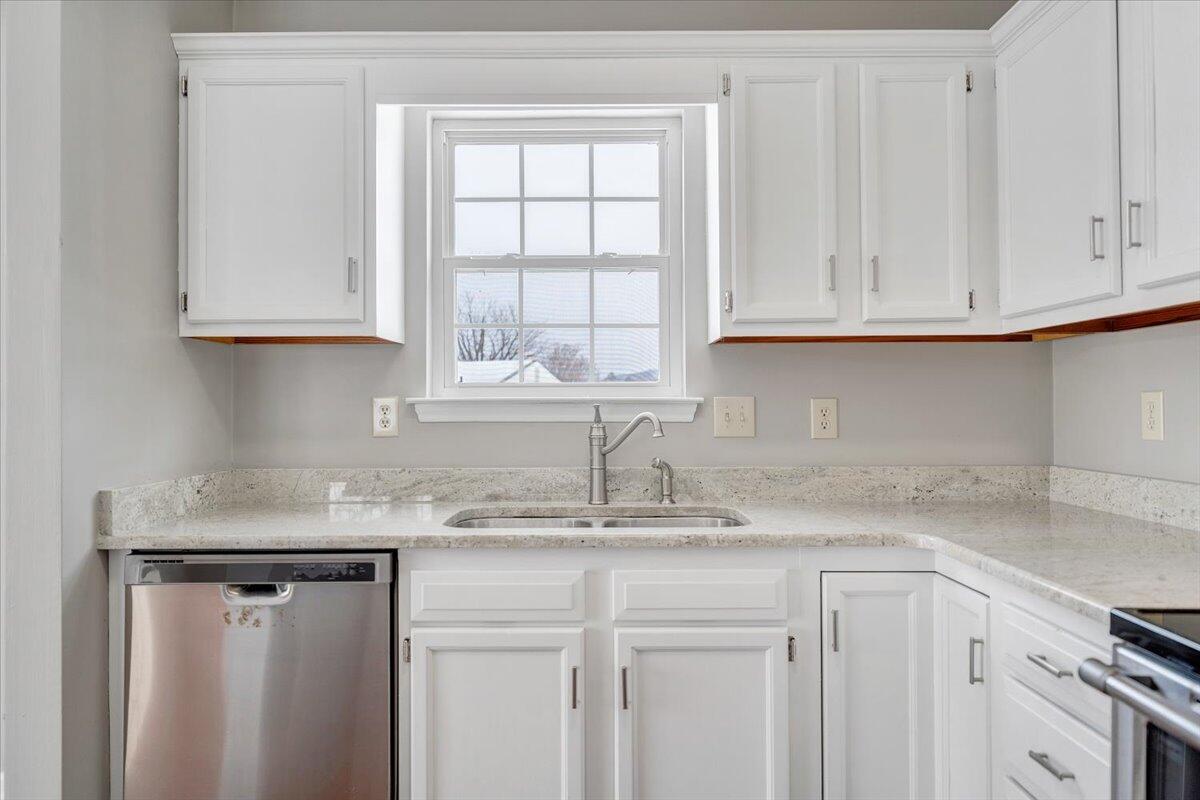 5957 Plantation Road Roanoke, VA 24019 - Photo 16 of 30 015-MIB04141